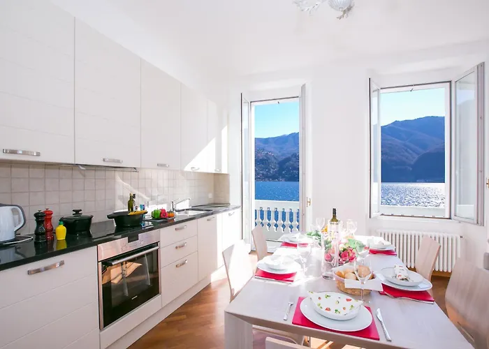 Larius Balcone Carate Urio